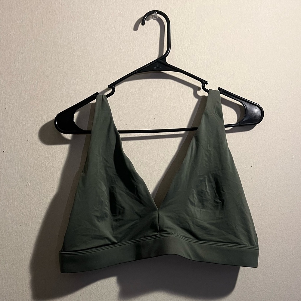 Green tshirt bra